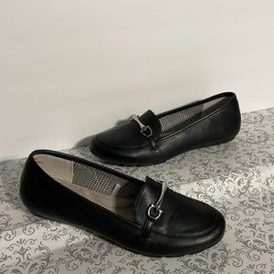 Cliffs, by  white mountain, black loafer.